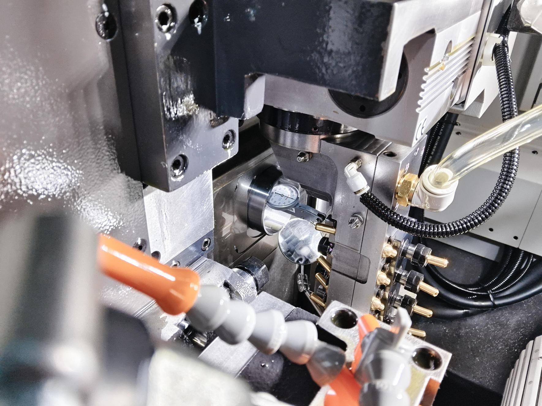 TSUGAMI SS207: una máquina CNC para el mecanizado de piezas complejas de alta precisión
